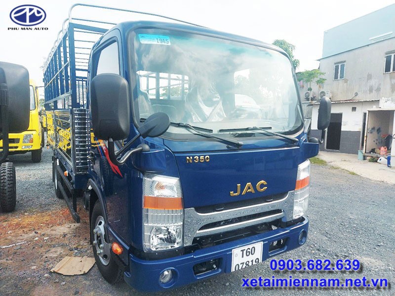 Xe tải JAC 3.45 tấn được chế tạo từ linh kiện nhập khẩu 100% chính hãng, lắp đặt động cơ Cummins